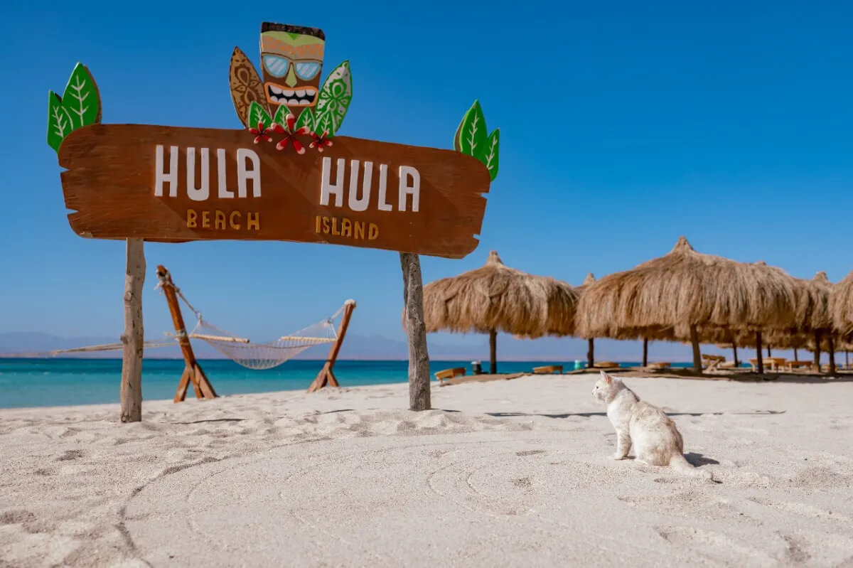 Hula Hula Island bei Hurghada mit ruhigem Strand zum Entspannen